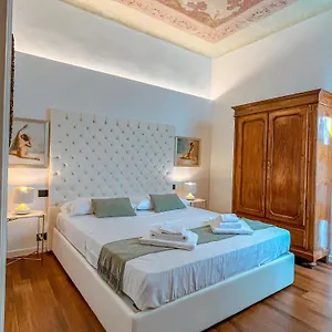  Apartment Al Teatro Italy